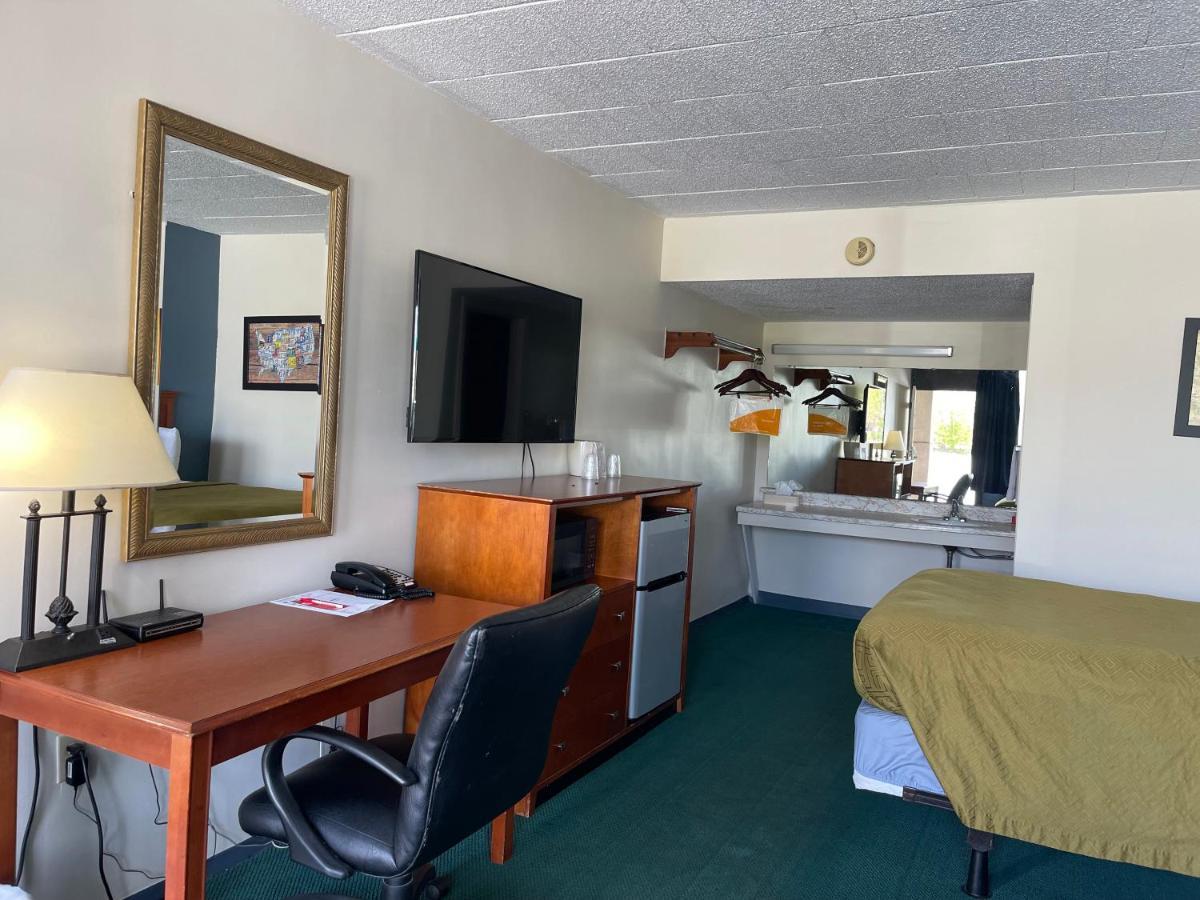 Horseshoe Curve Lodge Altoona Exterior photo